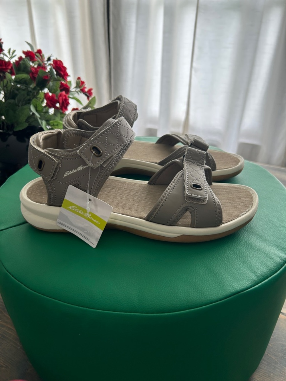 Women’s Eddie Bauer Strap sandals size 8.5 Brand New w/ tags